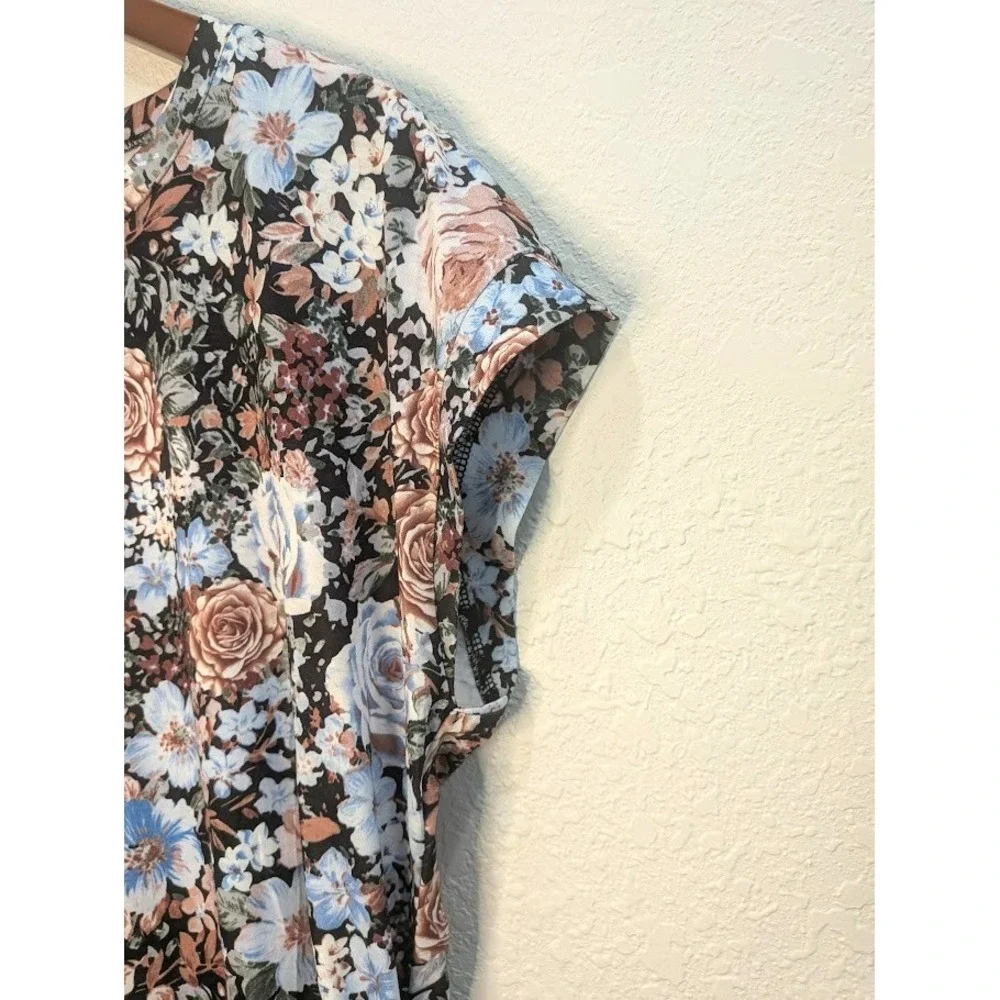 NEW Sampeel Women Floral Multicolor Top Size L Round Neck Rouching Cap Sleeve - Picture 4 of 5